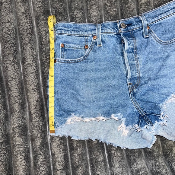 Levi’s high rise shorts - Picture 8 of 9